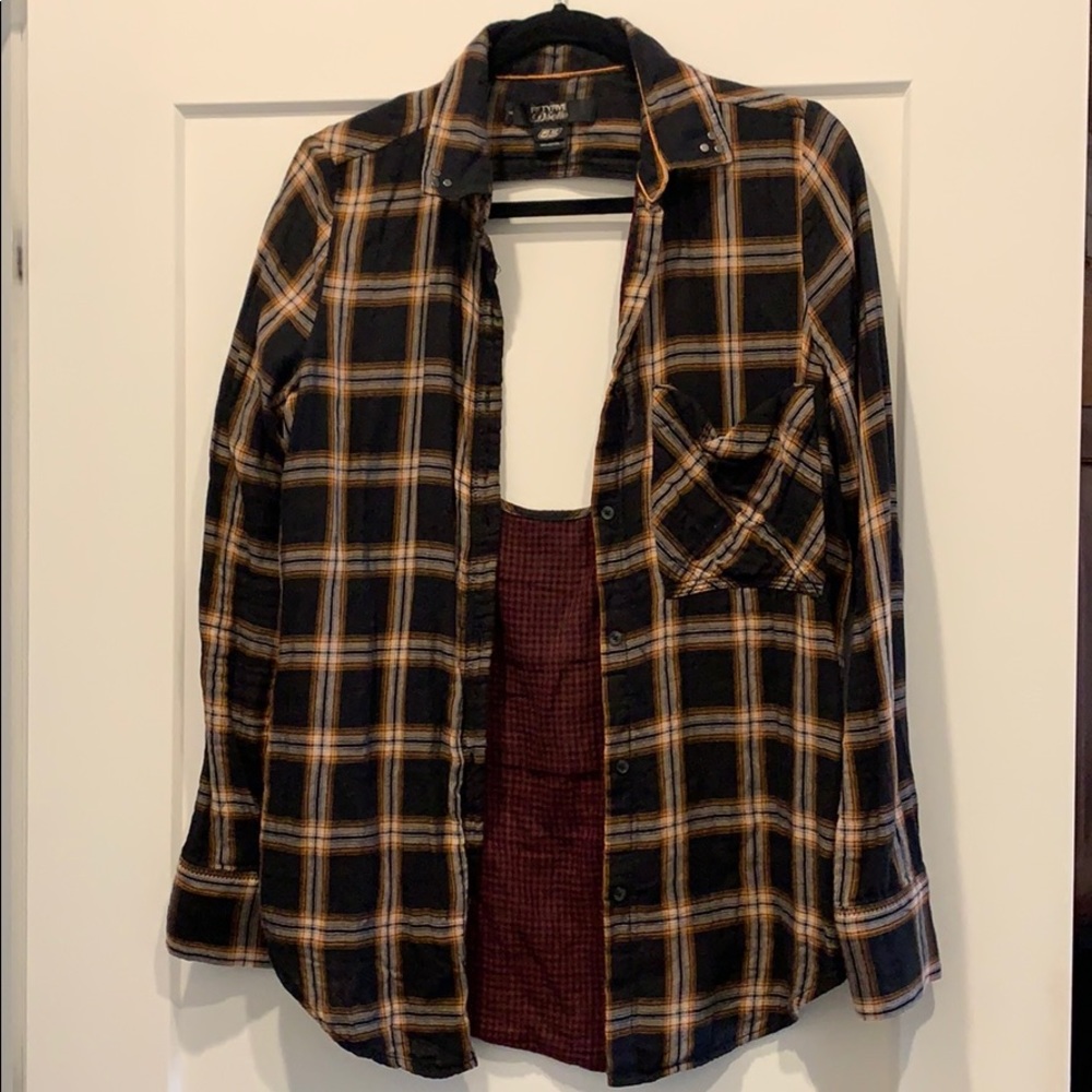 55Dselle plaid open back button down